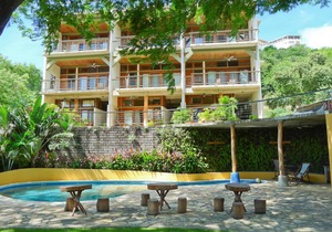 Modern Luxury Studio Suite - Steps To Beach & Short Walk to Town