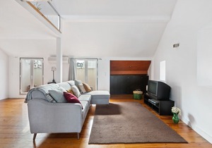 Modern & Spacious Mezzanine Apartment with Balcony in Lisbon