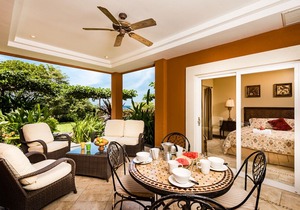 Oceanfront Luxury in Playa Langosta Near Tamarindo