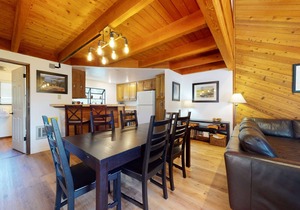 Pet Friendly, Spacious, Private Wash/Dryer. Near Golf Course & Walking Trails