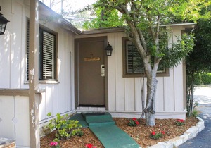 Single Queen Cottage