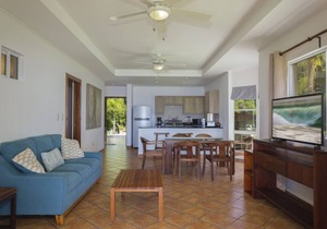 Villas Iguana A-14: Beachfront Condo!