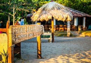 Villas Iguana A-6: Beachfront Condo