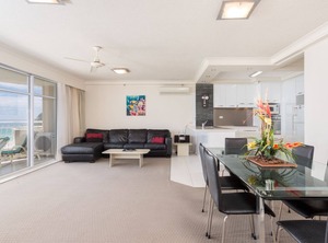 Avenue | Burleigh Heads