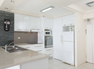 Avenue | Burleigh Heads