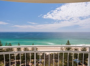 Avenue | Burleigh Heads