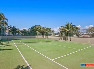 Avenue | Burleigh Heads