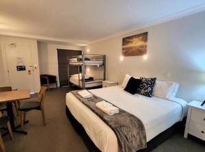 Chevron Renaissance Surfers Paradise | Helensvale