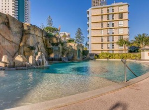 Wings | Surfers Paradise