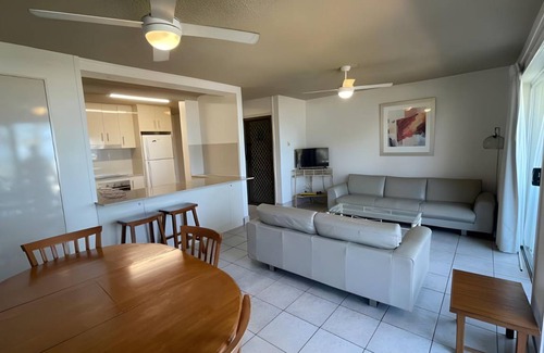 Mermaid Beach House | 100 m² House ∙ 2 bedrooms ∙ 4 guests
