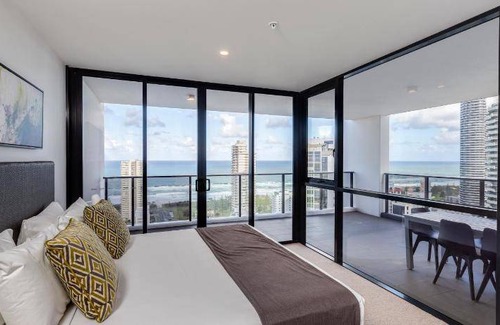 Broadbeach Apartment | 170 m² Serviced apartment ∙ 3 bedrooms ∙ 127 guests