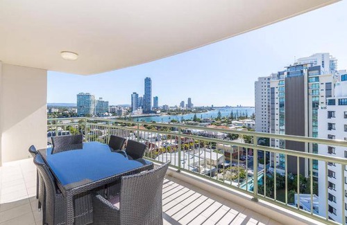 Main Beach Apartment | 180 m² Apartment ∙ 3 bedrooms ∙ 7 guests