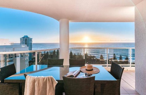 Main Beach Apartment | 180 m² Serviced apartment ∙ 3 bedrooms ∙ 127 guests