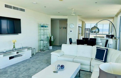 Southport Apartment | 200 m² Serviced apartment ∙ 3 bedrooms ∙ 127 guests