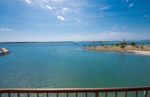 Runaway Bay Apartment | 207 m² Serviced apartment ∙ 3 bedrooms ∙ 6 guests