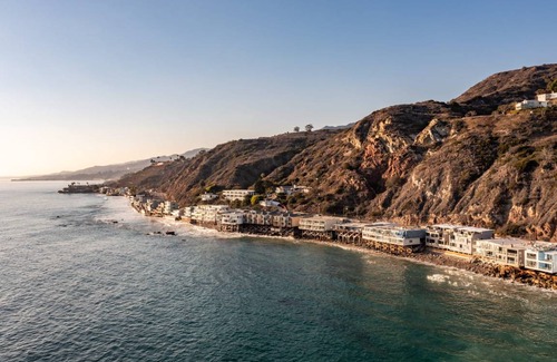 Eastern Malibu House | 232 m² House ∙ 3 bedrooms ∙ 8 guests