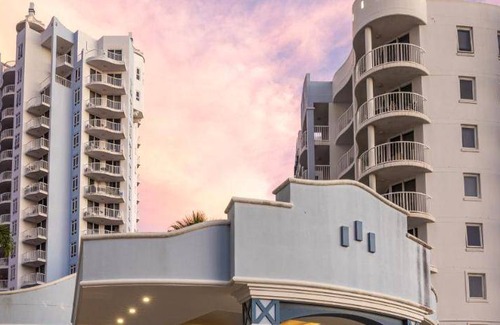 Broadbeach Hotel | 273 m² Hotel ∙ 3 bedrooms ∙ 127 guests