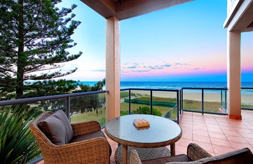 Mermaid Beach House | 273 m² House ∙ 4 bedrooms ∙ 8 guests