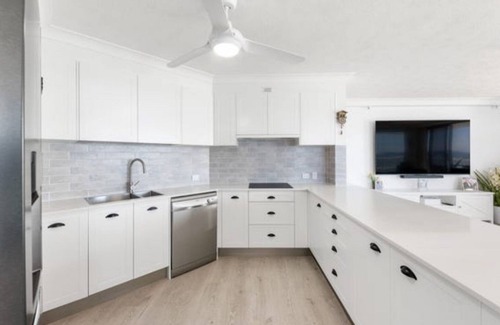 Gold Coast Apartment | 3 Bedroom Broadbeach/Surfers Oceanview Apartment