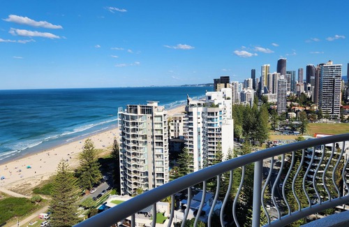 Gold Coast Apartment | 3 Bedroom Broadbeach/Surfers Oceanview Apartment