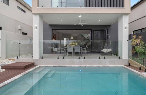 Gold Coast Hotel | 340 m² Hotel ∙ 4 bedrooms ∙ 12 guests