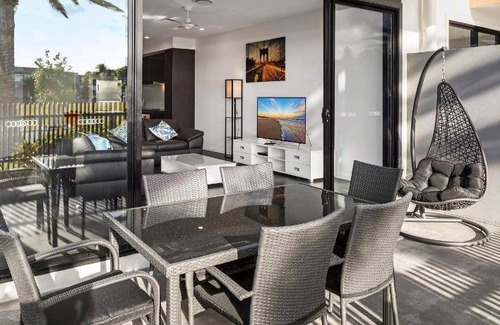 Gold Coast Hotel | 340 m² Hotel ∙ 4 bedrooms ∙ 12 guests
