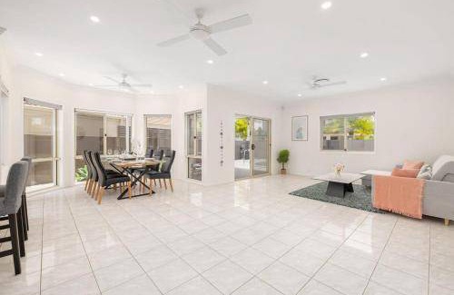 Benowa House | 371 m² House ∙ 4 bedrooms ∙ 10 guests