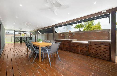 Benowa House | 371 m² House ∙ 4 bedrooms ∙ 10 guests