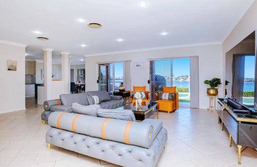 Mermaid Waters House | 399 m² House ∙ 5 bedrooms ∙ 10 guests