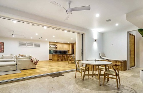 Burleigh Heads House | 4 Bedroom House with AirCon & Pool, Walk to Beach
