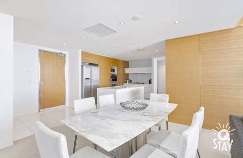 Broadbeach Apartment | 4 Bedroom Sub Penthouse High Floor, Ocean Views