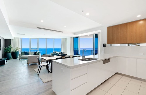 Surfers Paradise Apartment | 5-Star Panoramic Oceanview Sub-Penthouse