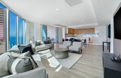 Surfers Paradise Apartment | 5-Star Panoramic Oceanview Sub-Penthouse