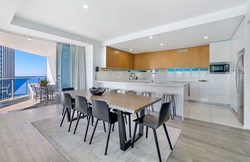 Surfers Paradise Apartment | 5-Star Panoramic Oceanview Sub-Penthouse
