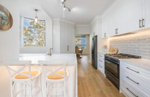 Burleigh Heads Apartment | 6 Bedroom Oasis in Burleigh Heads