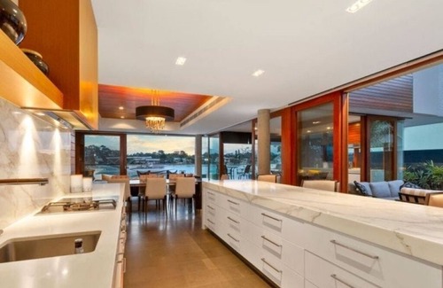 Surfers Paradise House | 6 Bedroom Waterfront Masterpiece