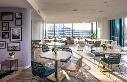 Broadbeach Hotel | 64 m² Hotel ∙ 127 guests