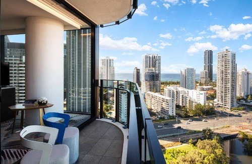 Broadbeach Hotel | 64 m² Hotel ∙ 127 guests