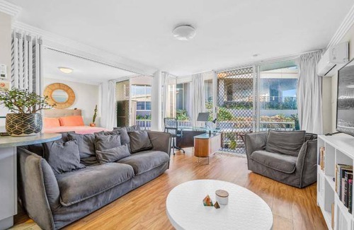 Broadbeach Apartment | 75 m² Apartment ∙ 3 guests