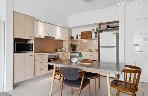 Varsity Lakes Apartment | 80 m² Apartment ∙ 1 bedroom ∙ 4 guests