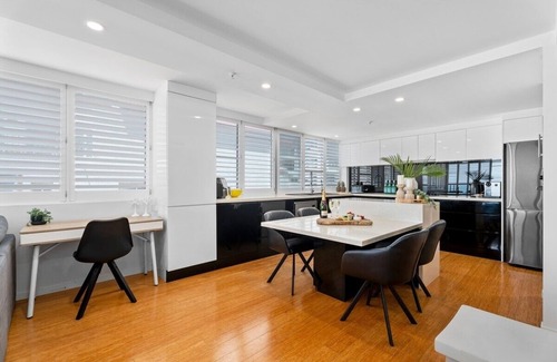 Gold Coast Apartment | Absolute Beachfront Apartment 3B Pool Spa