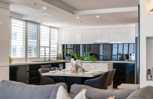 Gold Coast Apartment | Absolute Beachfront Apartment 3B Pool Spa