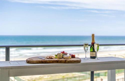 Surfers Paradise Apartment | Absolute Beachfront Apartment 3B Pool Spa