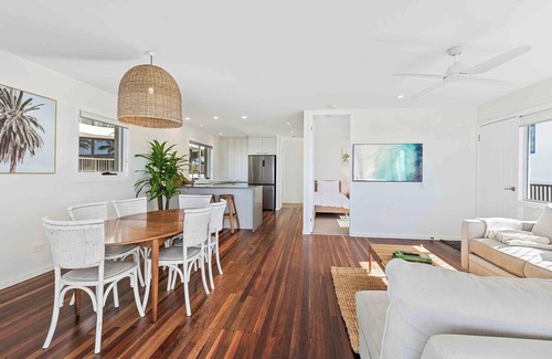 Mermaid Beach Apartment | Albatross Beachfront 3 Bedroom Apartment