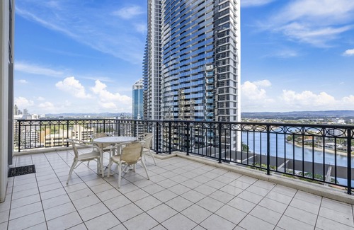 Surfers Paradise Apartment | Apartment 1135 is a spacious 3 bedroom-2 bathroom holiday apartment that is idea