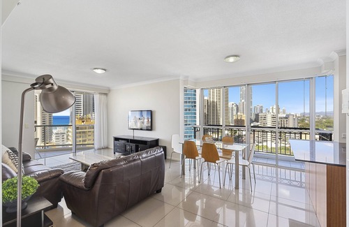 Surfers Paradise Apartment | Apartment 1135 is a spacious 3 bedroom-2 bathroom holiday apartment that is idea