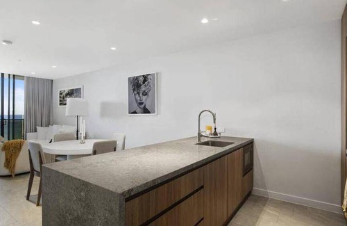Broadbeach Apartment | Apartment ∙ 2 bedrooms ∙ 4 guests