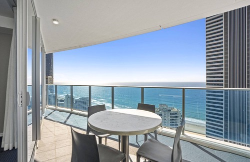 Surfers Paradise Apartment | Apartment 23003 offers the convenience of a self-contained apartment, but with 5
