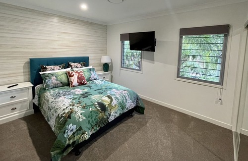 Mermaid Beach House | Bamboo Breeze by Nobbys - Luxury Family Home
