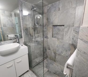 Runaway Bay Apartment | Bayview Bay Apartments and Marina